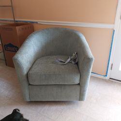 Green Swivel Chair 