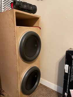 2 JL AUDIO W7s  12s