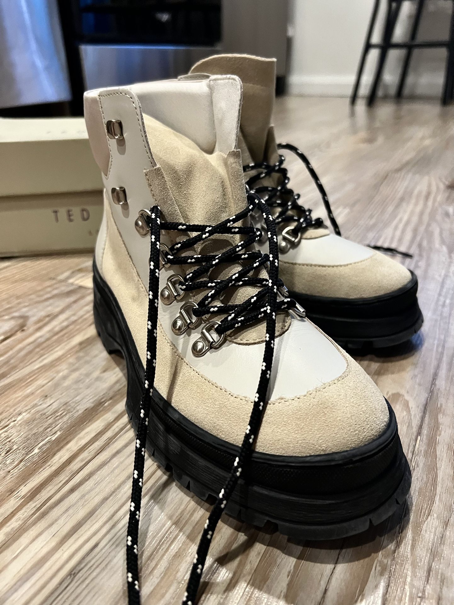 Ted Baker Allicia Leather Suede Hiker Boots – Taupe – (US 9)