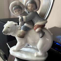 Lladro. “Eskimo Riders”