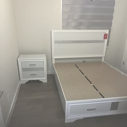 White & Silver NIGHTSTAND 🛏️