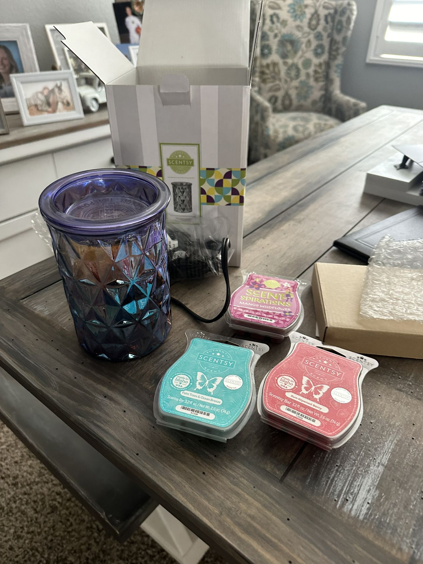 New Scentsy Full Size Warmer And 3 Scent Packs 