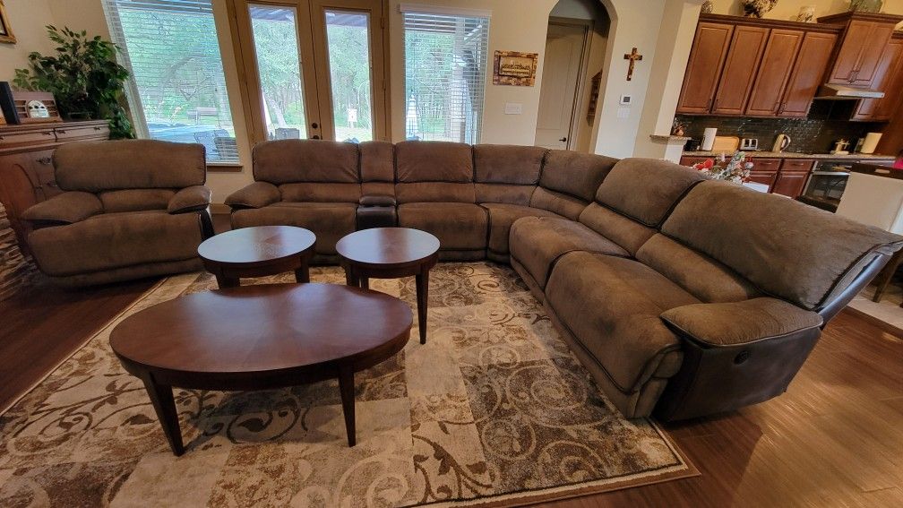 Dual Power Recling Sectional With End Tables