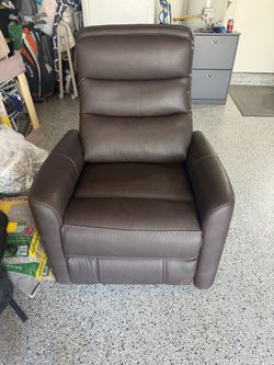 LIKE NEW Macy’s Nelman 34inch Beyond Leather Power Lift Recliner Chair
