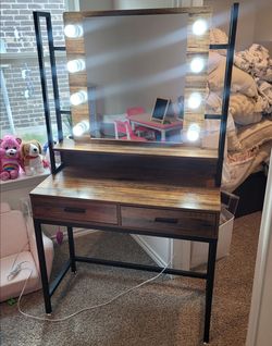 Vanity like new