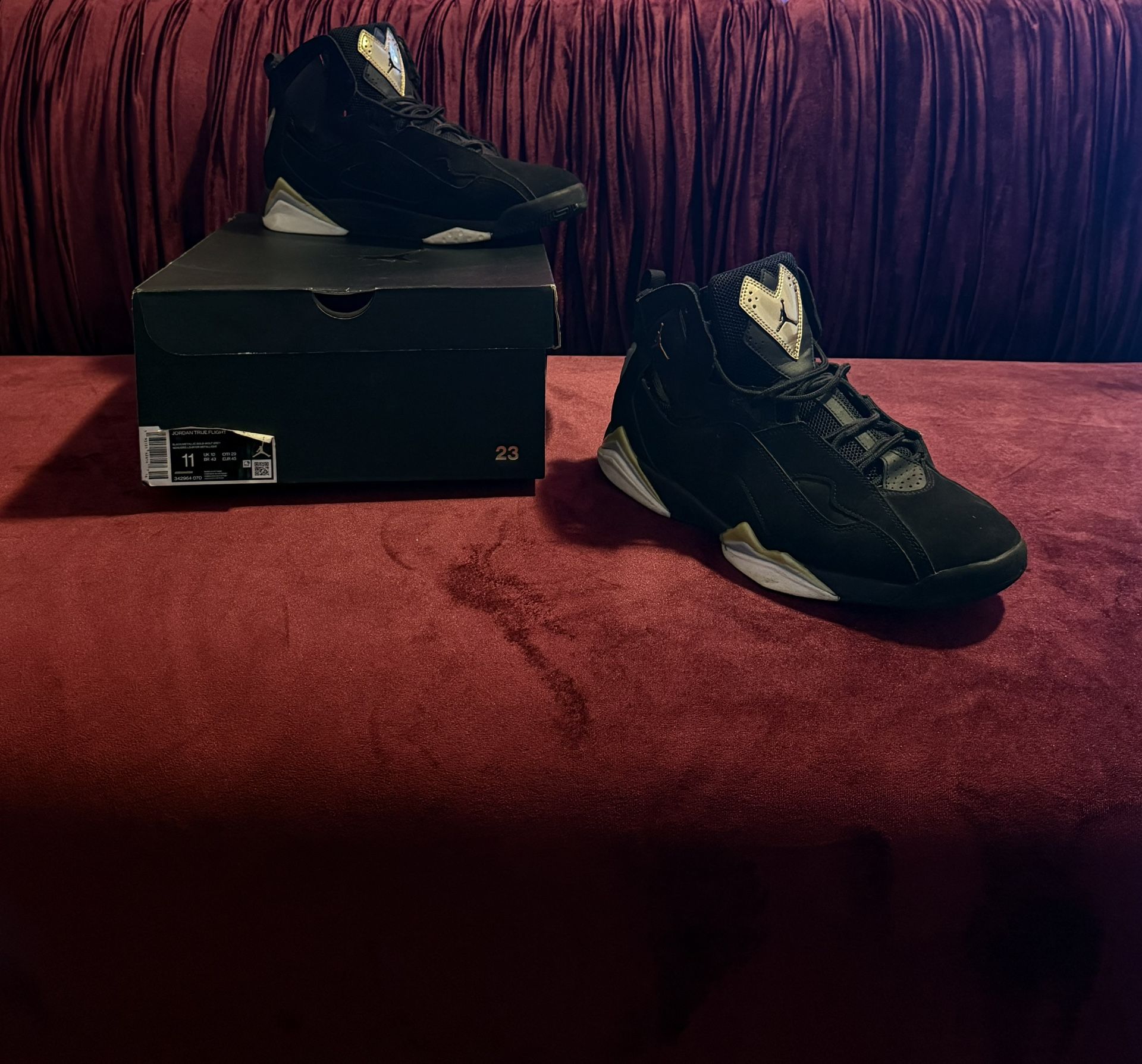 Jordan True Flight Size 11 Black/Gold w/ Box