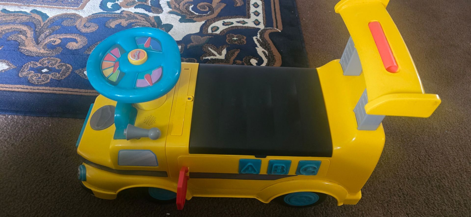 kids cars works GREAT HAS SOUND AND LIGHT