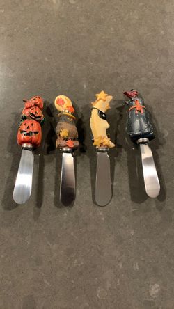 Halloween themed set of (4)piece serving set.