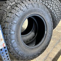 4 Like New Nitto Ridge Grappler AT LT285/70R17 98% 33” offroad all terrain tires