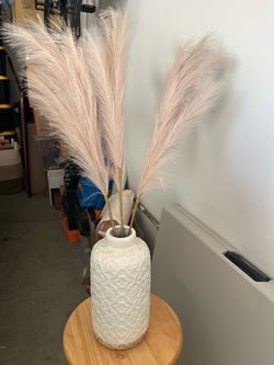 Decorative vase and Pampas grass
