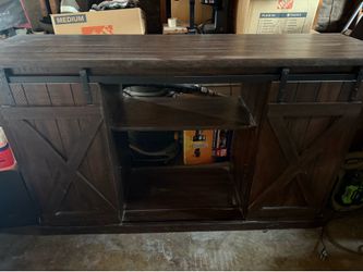 Entertainment / TV Stand