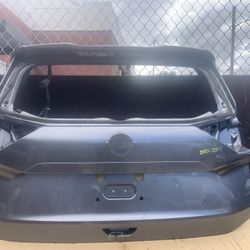 Tailgate Nissan Rogue 2021-25