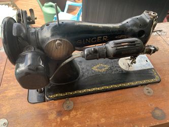 1949 Singer Sewing Machine with table