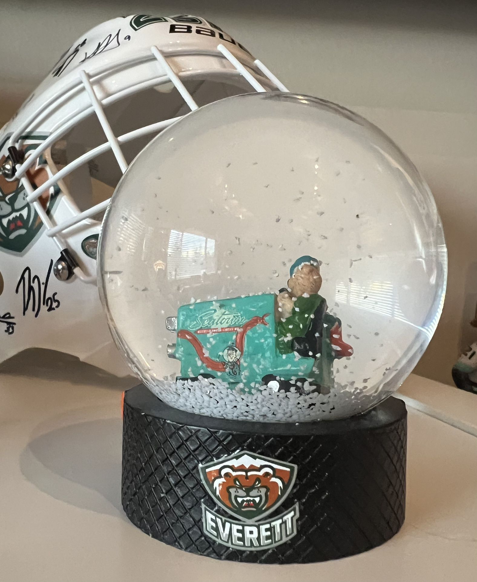 Everett Silvertips Snow Globe And MUCH More. Listing 1 Of 3