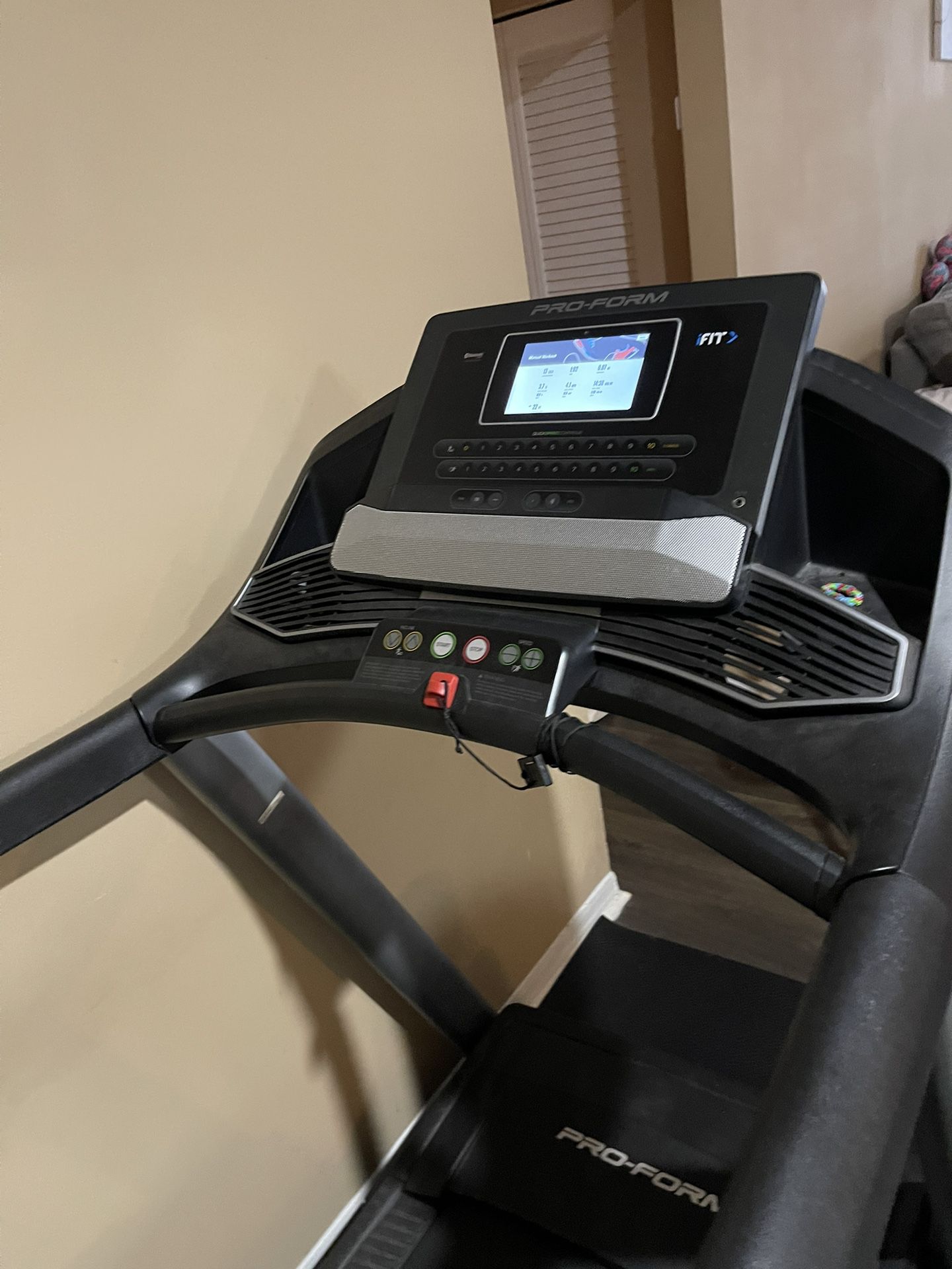 T7 Carbon Pro form Treadmill