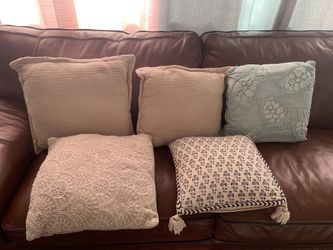 5 Decorative Pillows