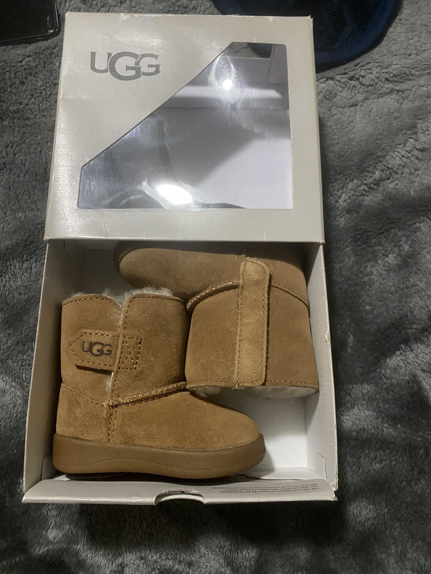 UGG