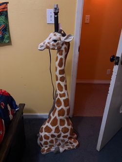 Giraffe sculptural resin/fiberglass-style floor lamp