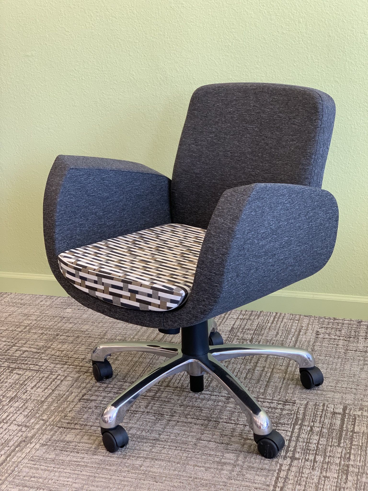  Global Kate 2811-8 Mid Back Swivel Chair (NEW)