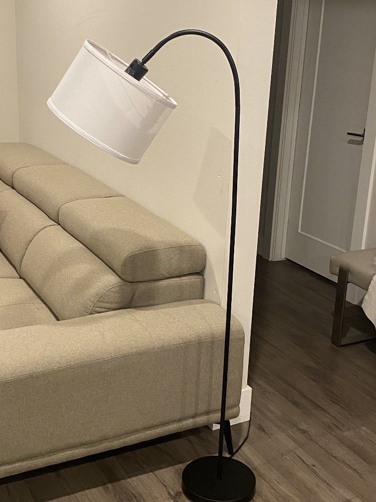 Modern Floor Lamp With The White Linen Shade H58"