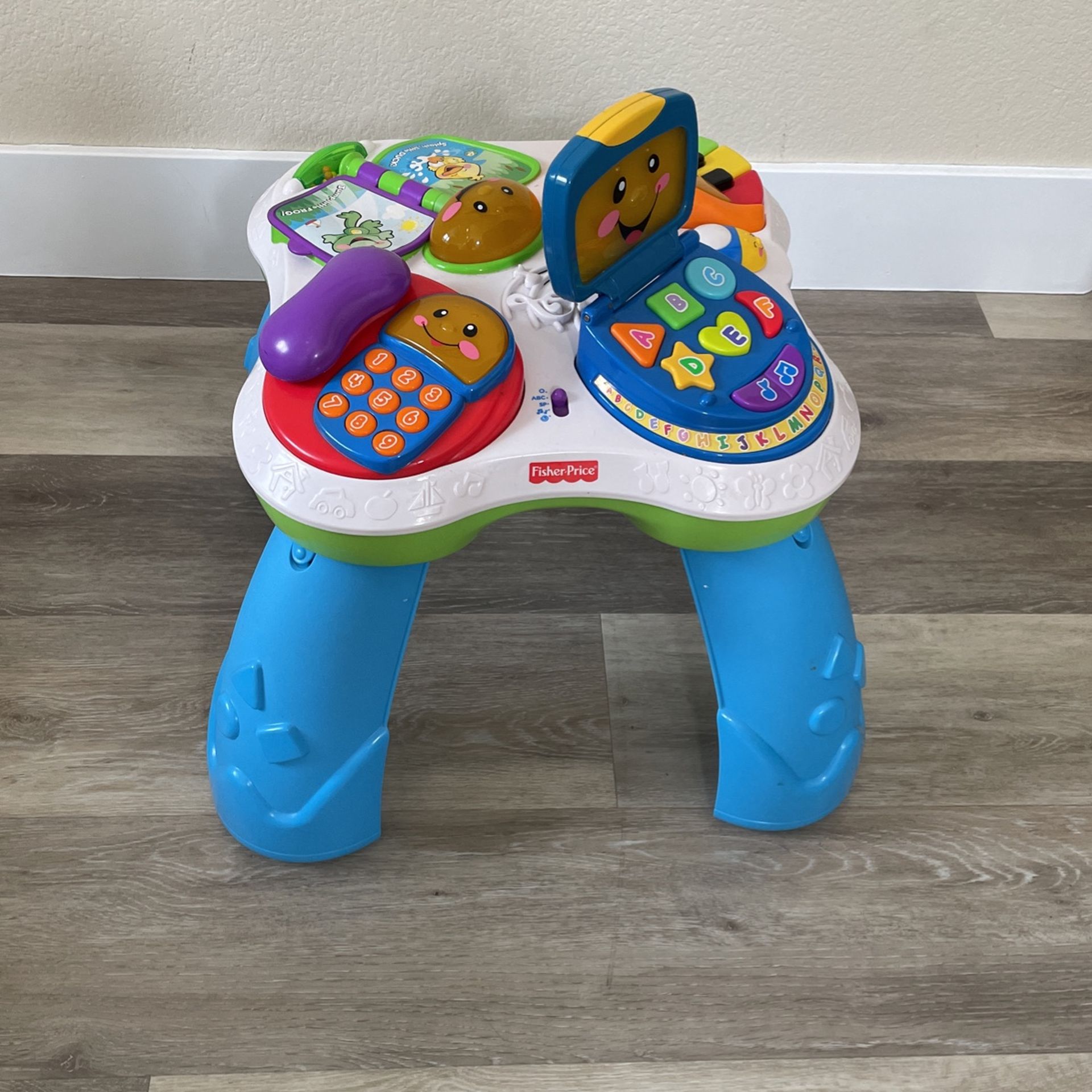Fisher-Price Laugh & Learn Fun with Friends Musical Table