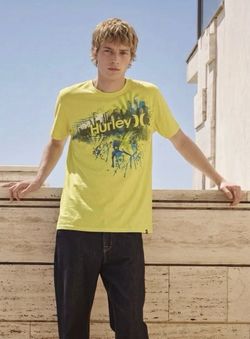 Hurley Yellow Premium Fit Graphic T-Shirt Size Large Y2K Skate