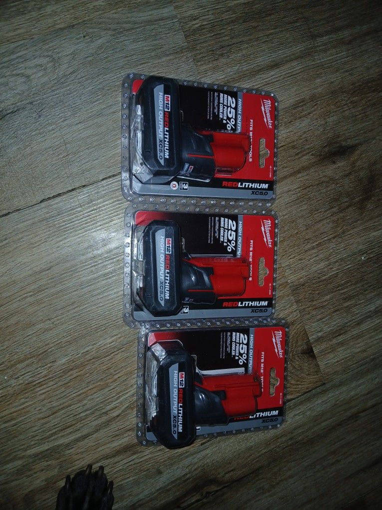 Milwaukee
M12 12-Volt Lithium-Ion XC High Output 5 Ah Battery (3-Pack)