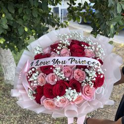 Bouquets for sale place your orders /ramos de venta pongan sus órdenes 