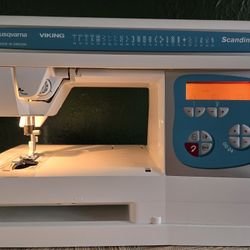 Husqvarna Viking Scandinavia 200 Sewing Machine 