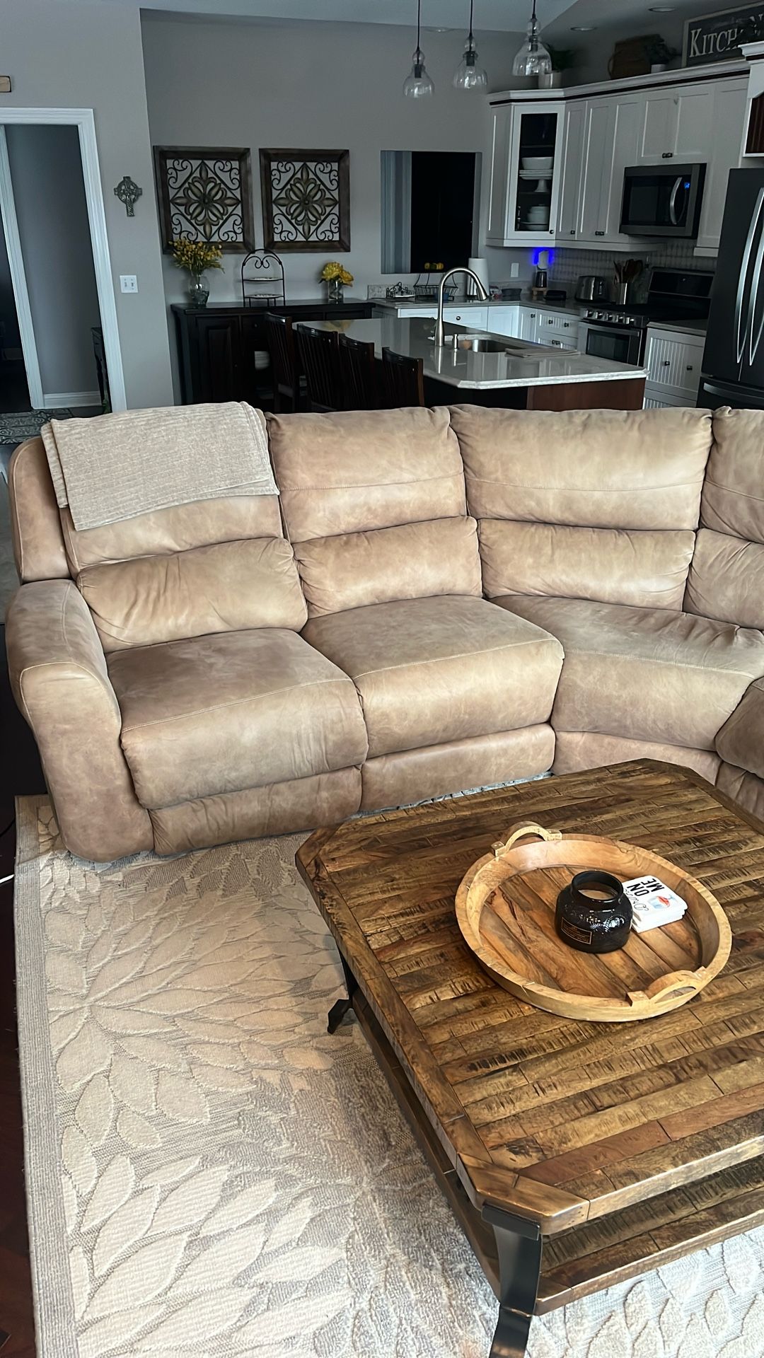 6 Piece sectional leather sofa with power recliners .