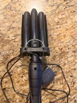 Triple Barrel Hair Waver Curling Iron