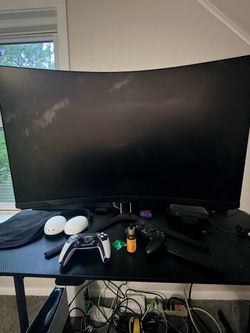 Samsung - 32" Odyssey Neo G8 Curved 4K UHD