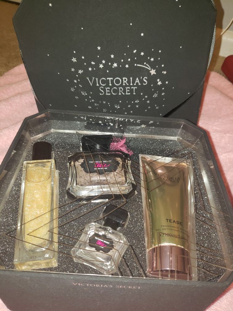 TEASE GIFT SET brand new never used !