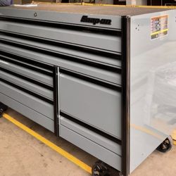 SNAP ON  68" Epiq  Storm Grey With Black Trims 