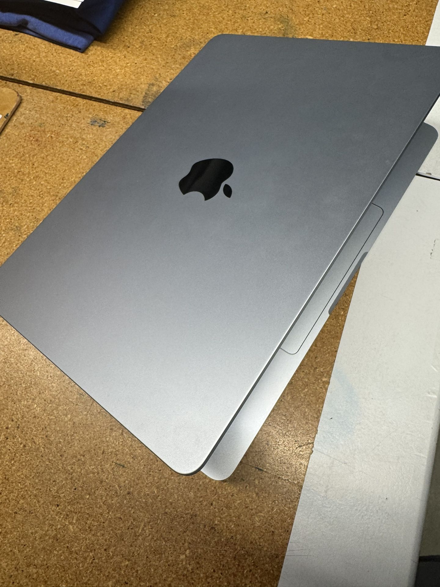 Apple - MacBook Air 13-inch Laptop - Apple M4 chip Built for Apple Intelligence - 16GB Memory - 256GB SSD - Sky Blue