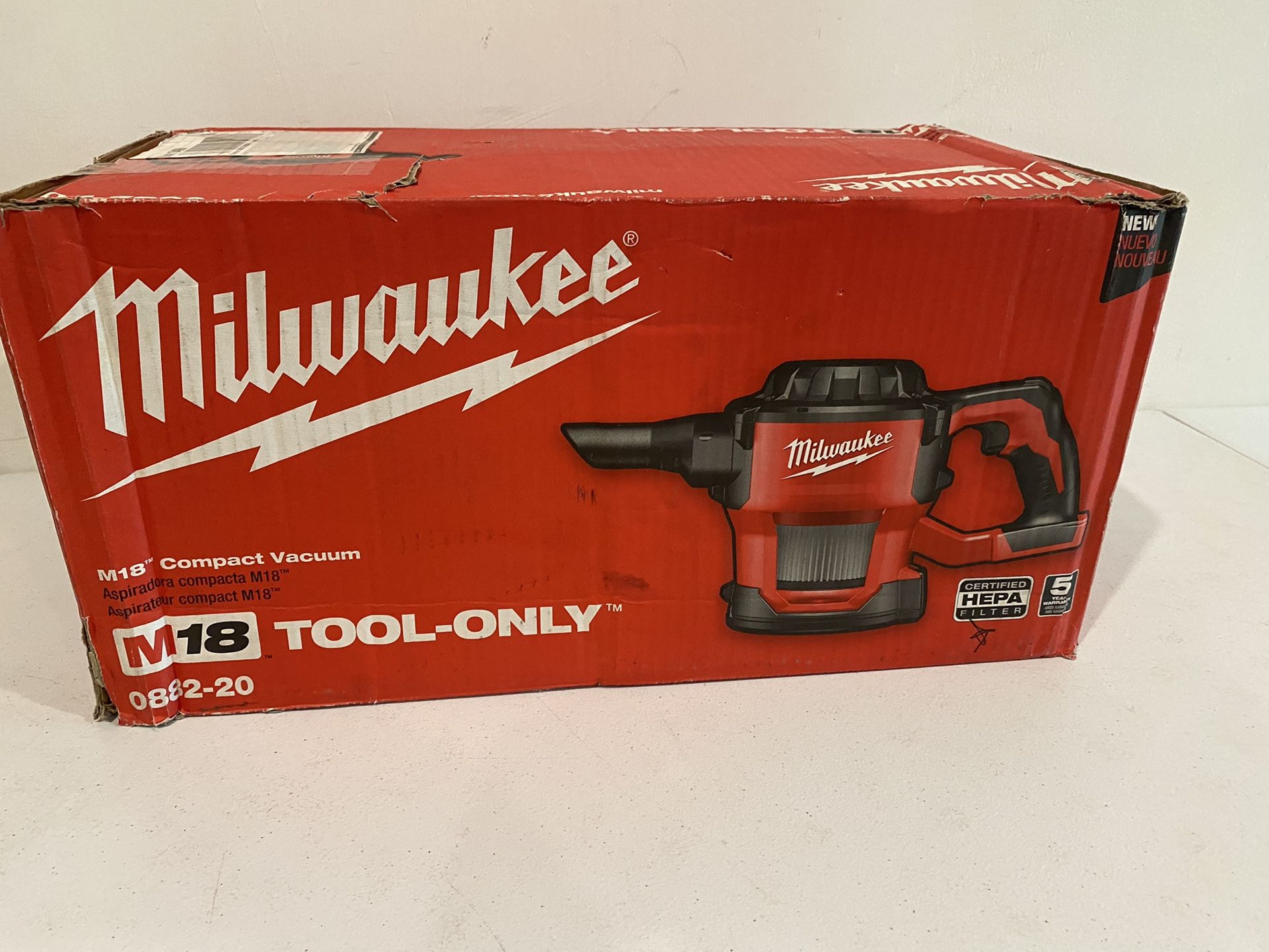 Milwaukee M18 18-Volt Lithium-Ion Cordless Compact Vacuum (Tool-Only)