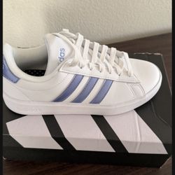 Size 6 adidas women’s  Grand  Court 2.0 tennis Shoe 