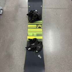 Rome SDS 158CM Wide Men’s Snowboard Includes Flow Bindings