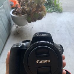 Canon Camera 4000D