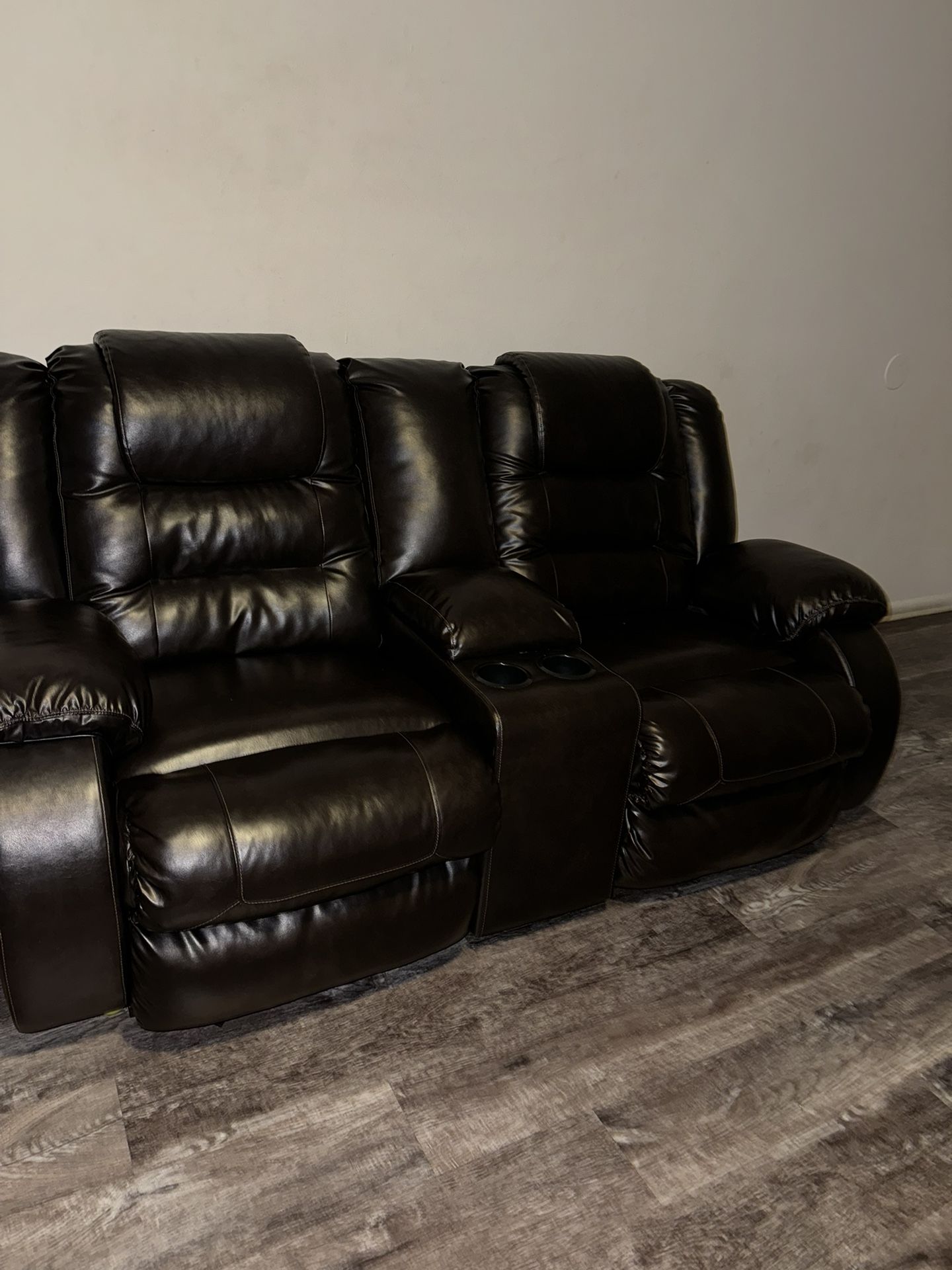 Reclining Console Loveseat 