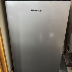 Compact Refrigerator- Mini Fridge 