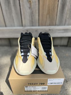 Yeezy 700 V3 Mono Safflower