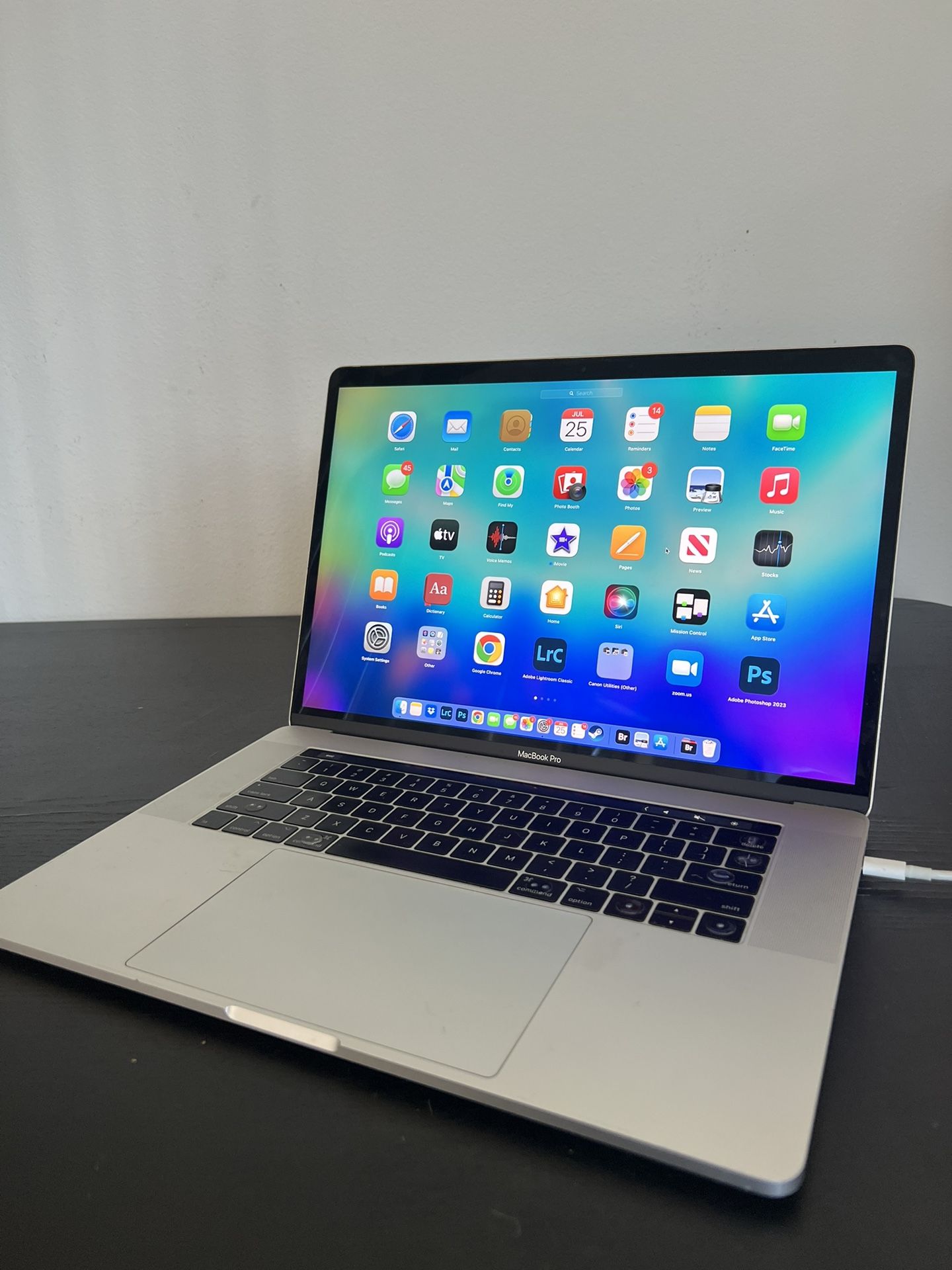 Pro MacBook 0 Apple 16GB SSD 500GB i7 Core RAM - 1 15” i5 15-inch