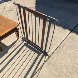 Child or pet proofing door gate