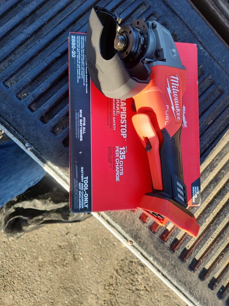 Milwaukee M18 Fuel Brushless 4-1/5" / 5"