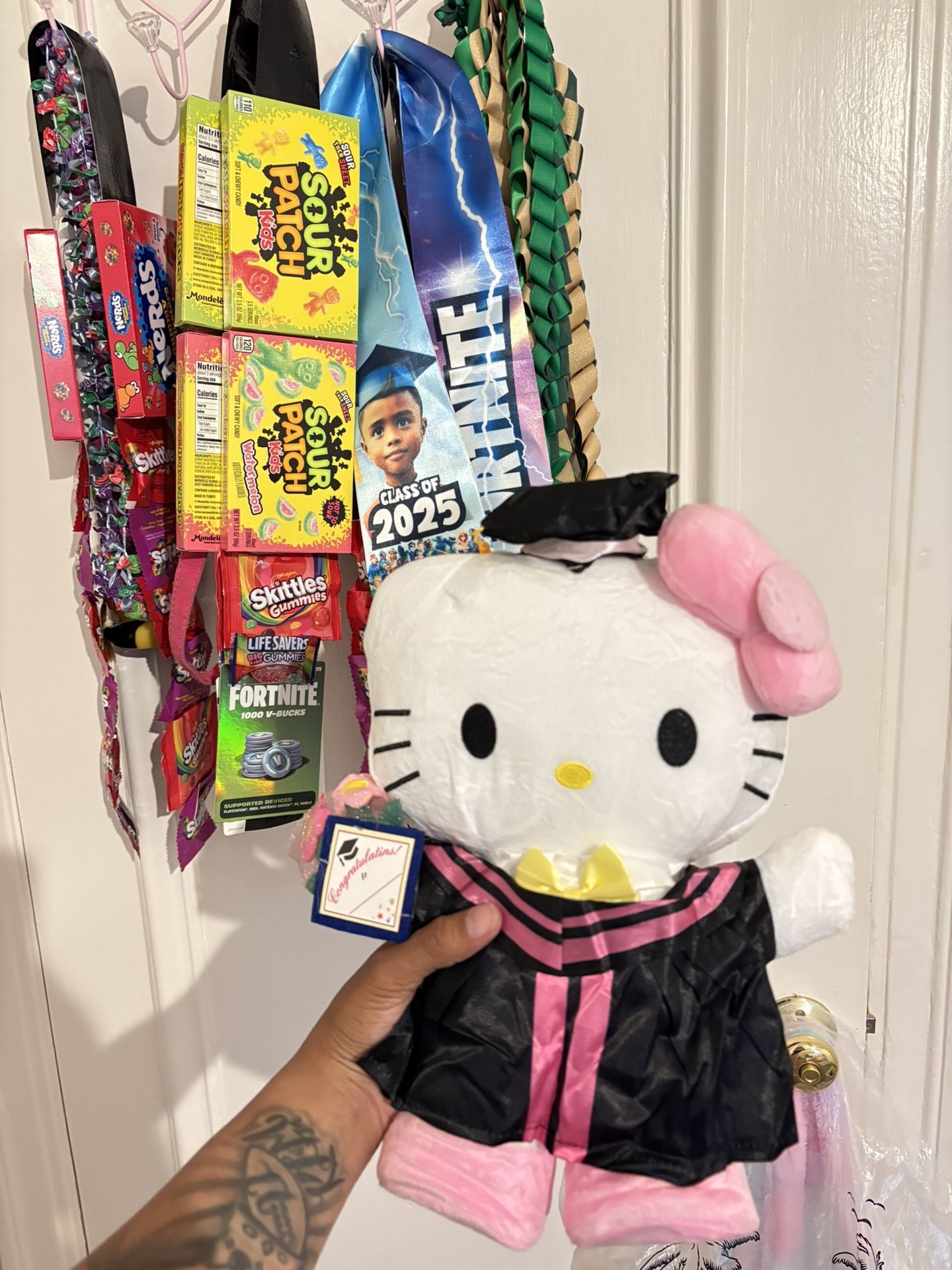 Hello Kitty Grad