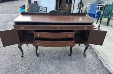Antique Mahogany Sideboard Buffet with Queen Anne Legs