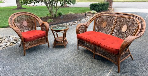 Wicker patio set w/Table