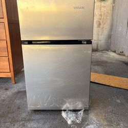 Vissani Mini Fridge 
