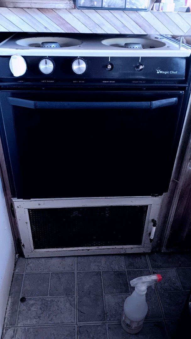 1990 RV MAGIC CHEF STOVE AND OVEN